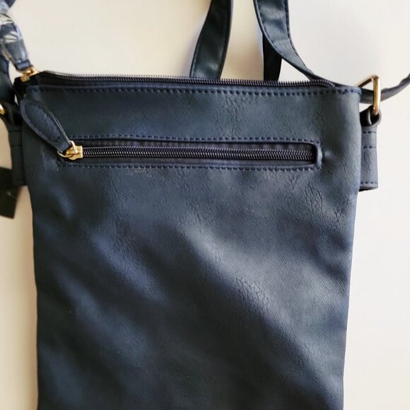 Wilsons Leather Black Rivet Crossbody Purse Handbag,Navy Blue with original Tags - Picture 6 of 7